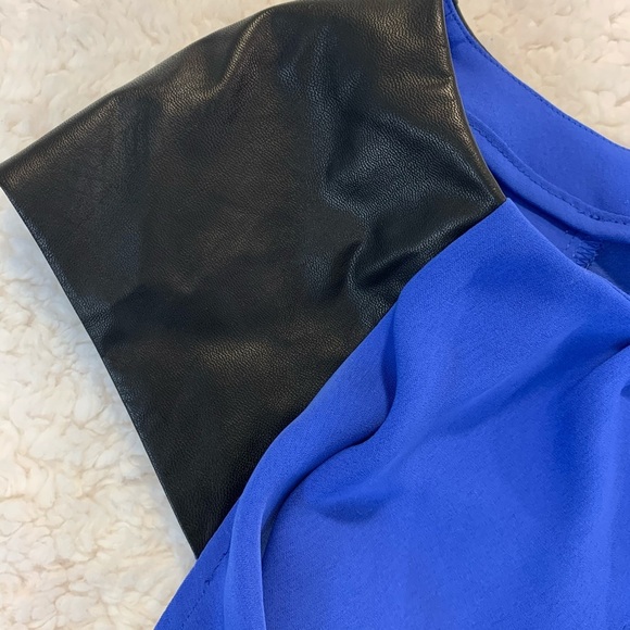 🌟BEBE FAUX LEATHER SHOULDER RUFFLE TOP🌟 - Picture 6 of 7